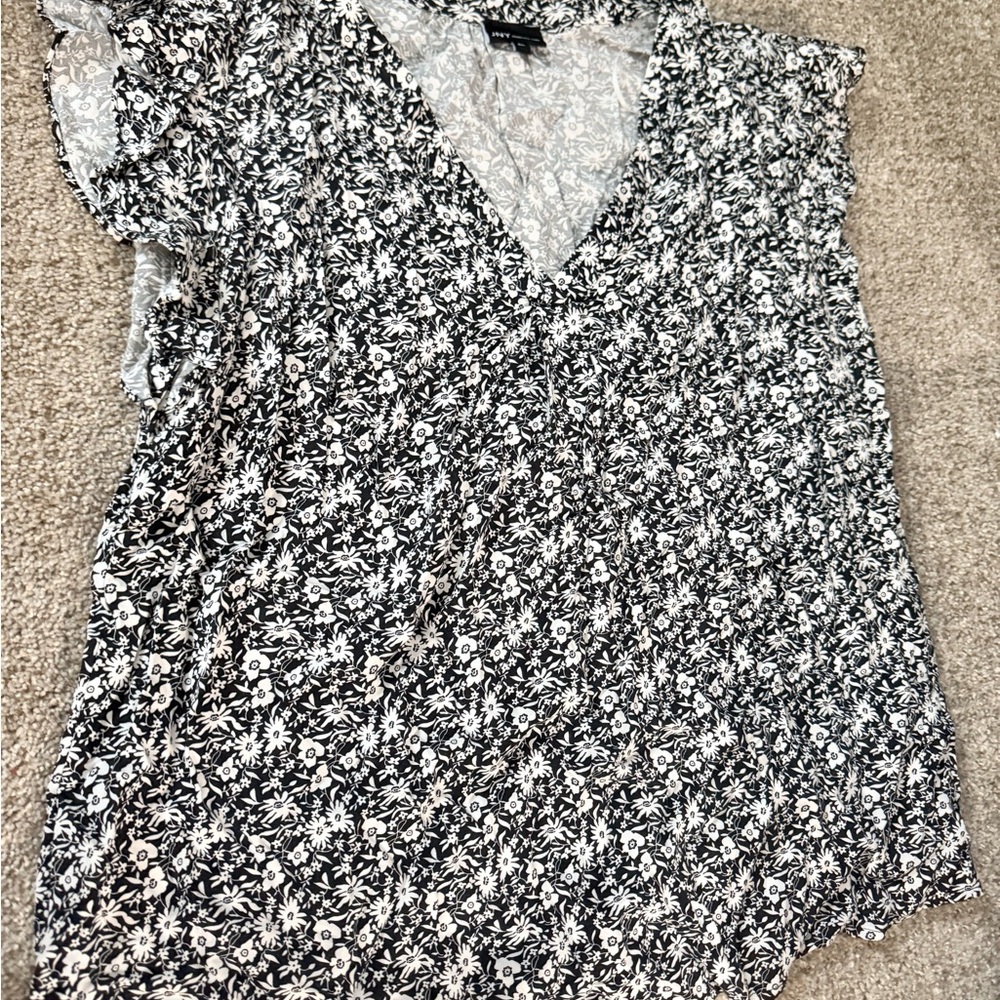 Jones New York Black and White Floral Blouse